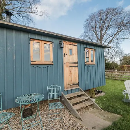 Honeysuckle Hut, Potto Grange Farm Holiday home *
