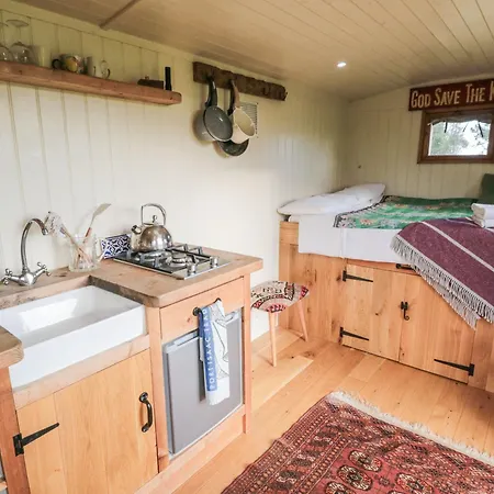 Honeysuckle Hut, Potto Grange Farm Holiday home *