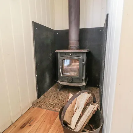 Honeysuckle Hut, Potto Grange Farm Holiday home