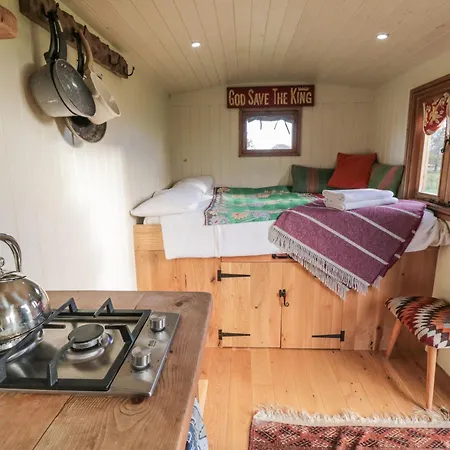 Honeysuckle Hut, Potto Grange Farm Holiday home