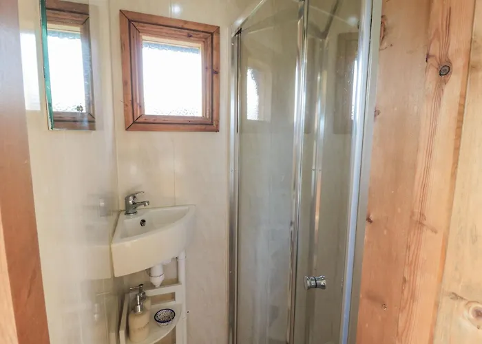 Honeysuckle Hut, Potto Grange Farm